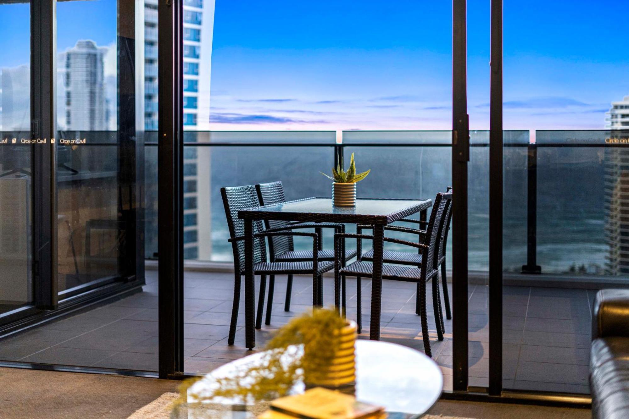 Ocean View Apartments With Balcony - Circle On Cavill - Central Location! - Self Contained & Privately Managed โกลด์โคสต์ ภายนอก รูปภาพ